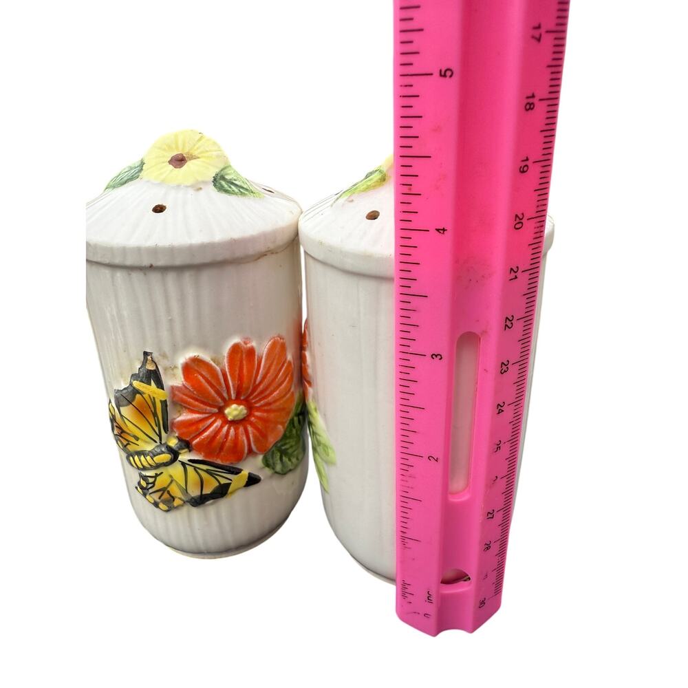 🦋 Vintage Butterfly Flower Salt & Pepper Shakers Hand Painted Cottagecore - Picture 4 of 4